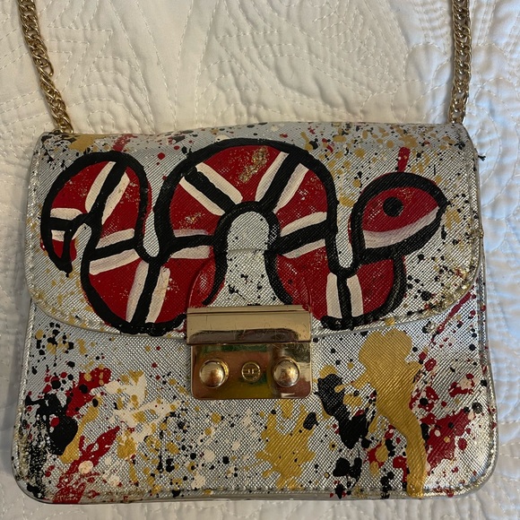 Cute purse for sale! Used 2-3 times- like NEW condition! - Picture 1 of 4